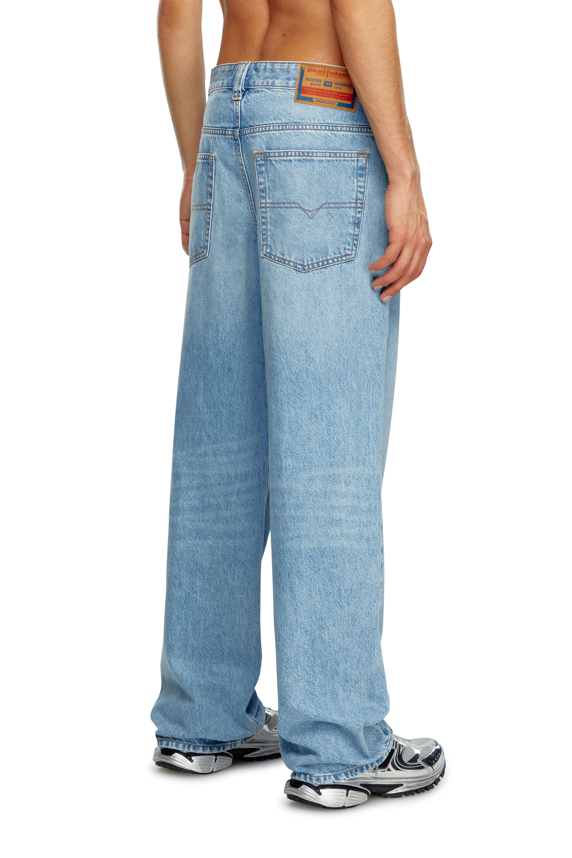 Diesel - Relaxed Jeans 2001 D-Macro 09I29 Uomo, Blu Chiaro - Image 4