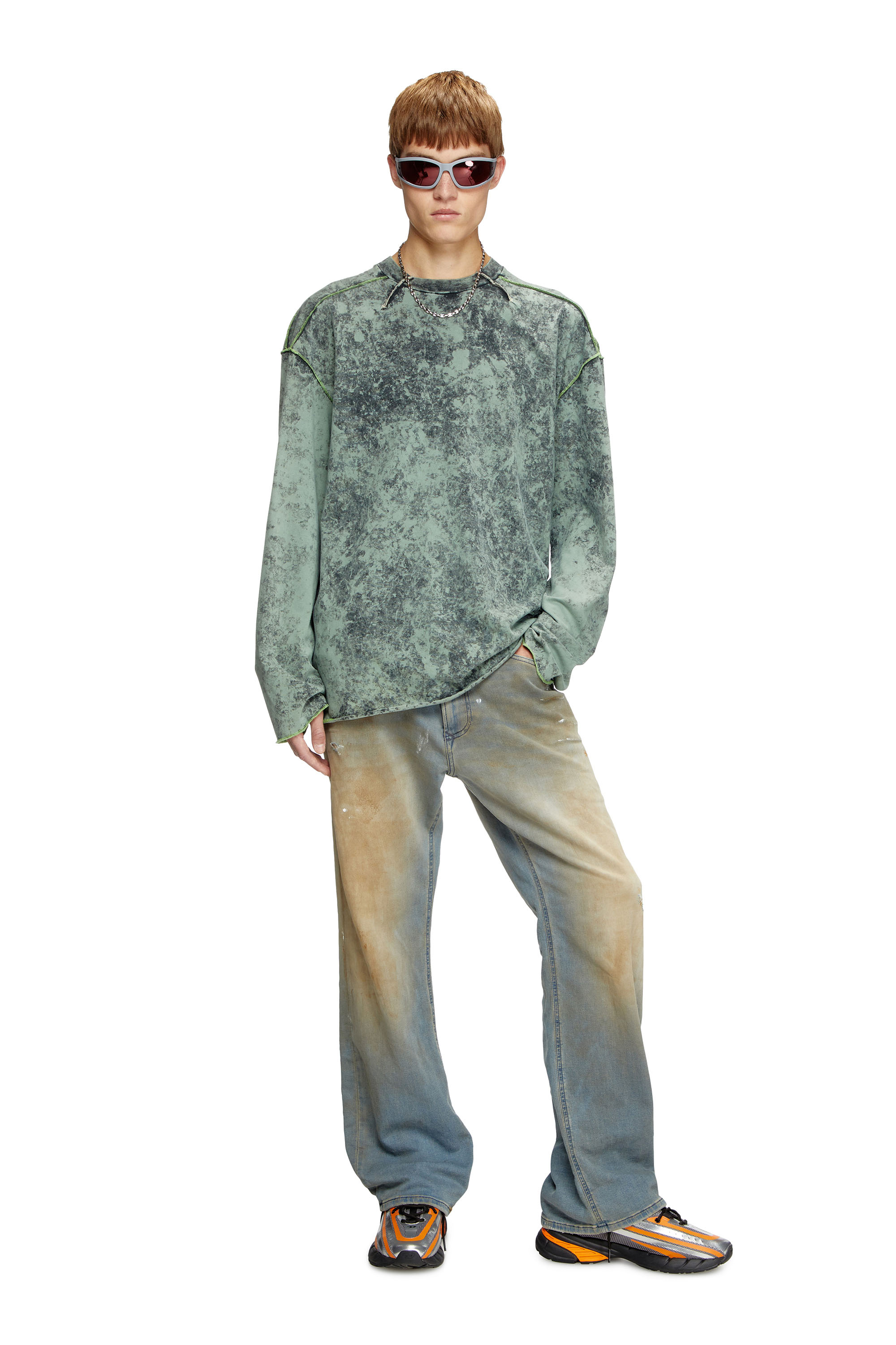 Diesel - T-CRAHOR-LS-R1, T-shirt a maniche lunghe trattata Uomo in Verde - 2