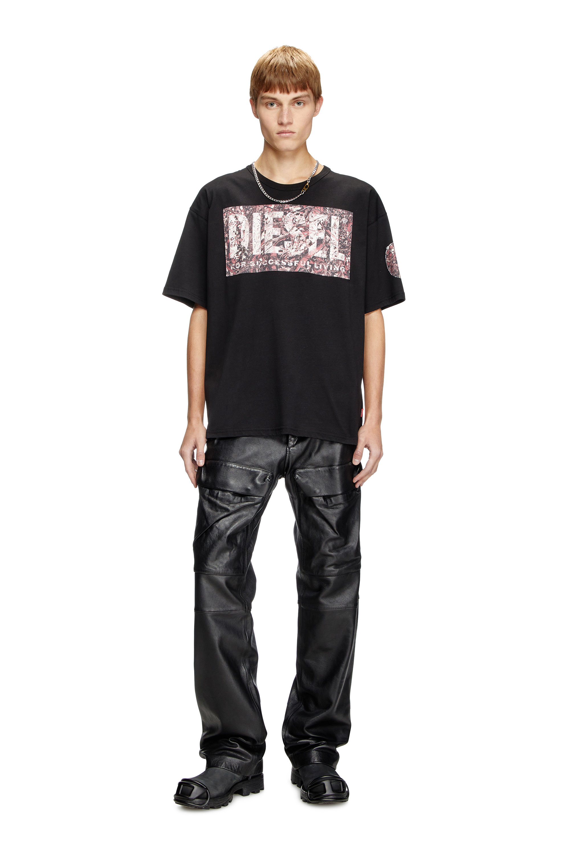 Diesel - T-BOXT-R22, T-shirt con logo patch in gabardina Uomo in Nero - 2