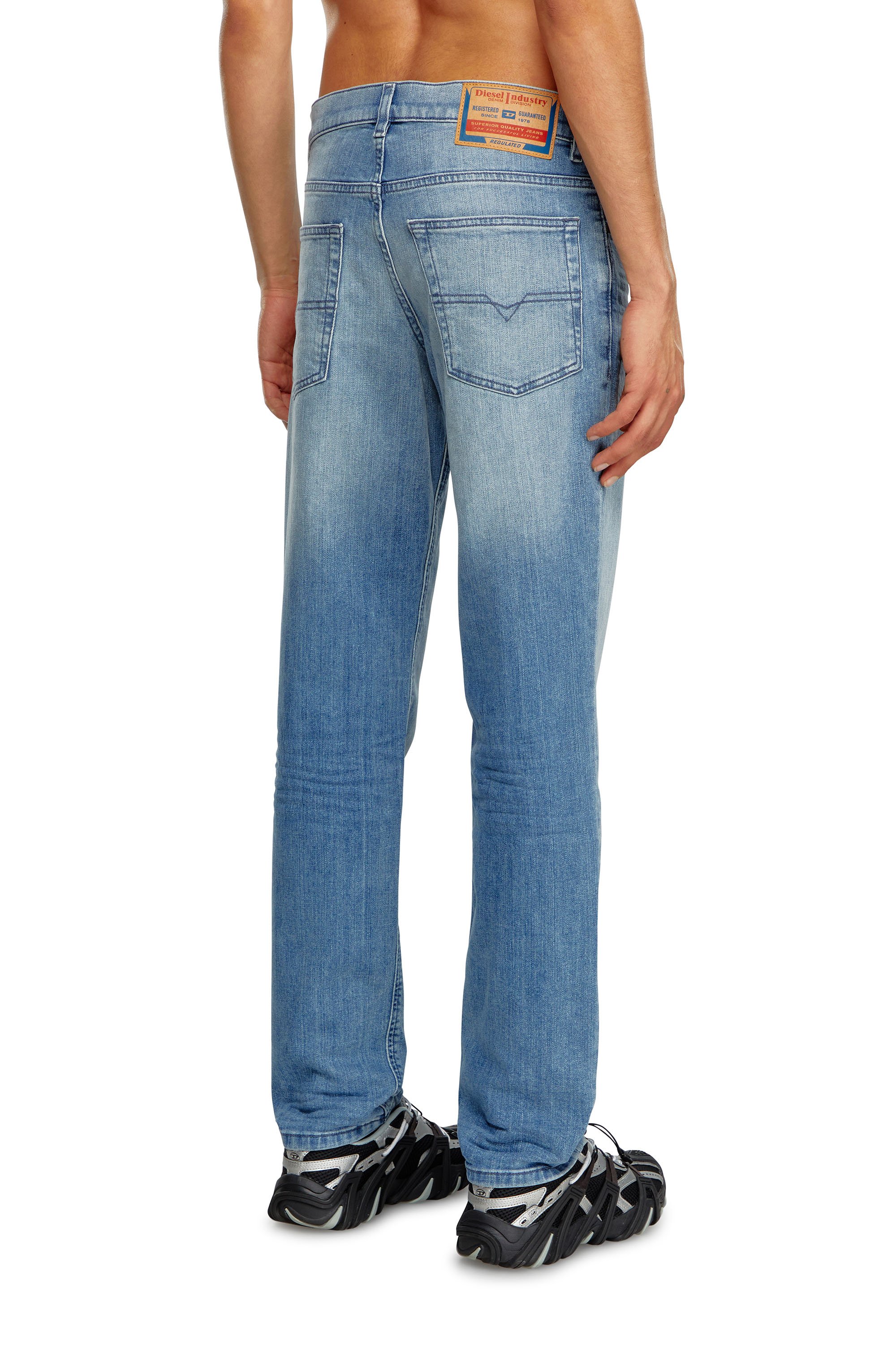 Diesel - Regular Jeans 2023 D-Finitive 0GRDI Uomo, Blu Chiaro - Image 4