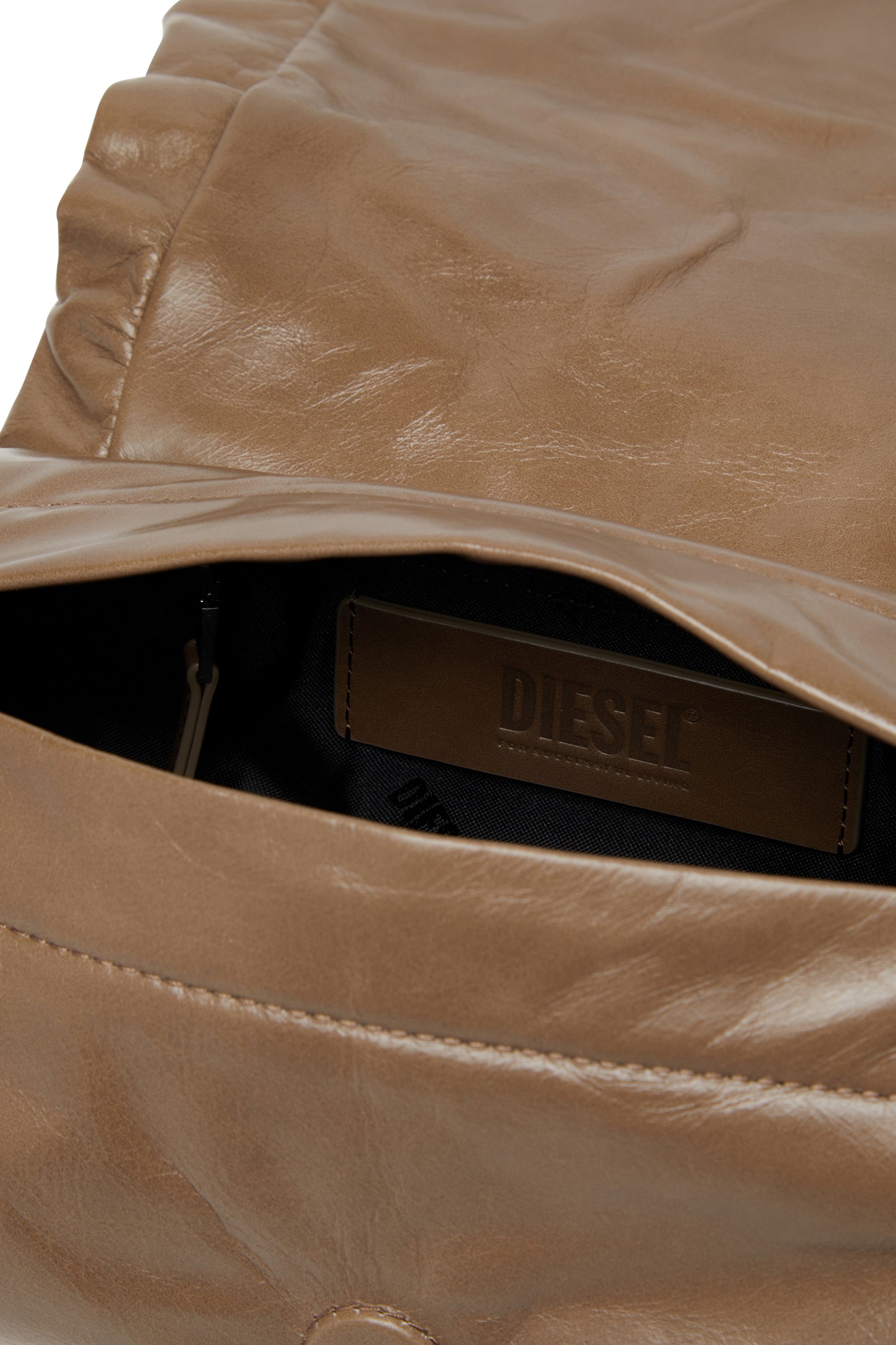 Diesel - SCRUNCH-D SHOULDER S, Borsa a spalla in pelle arricciata Donna in Marrone - 4