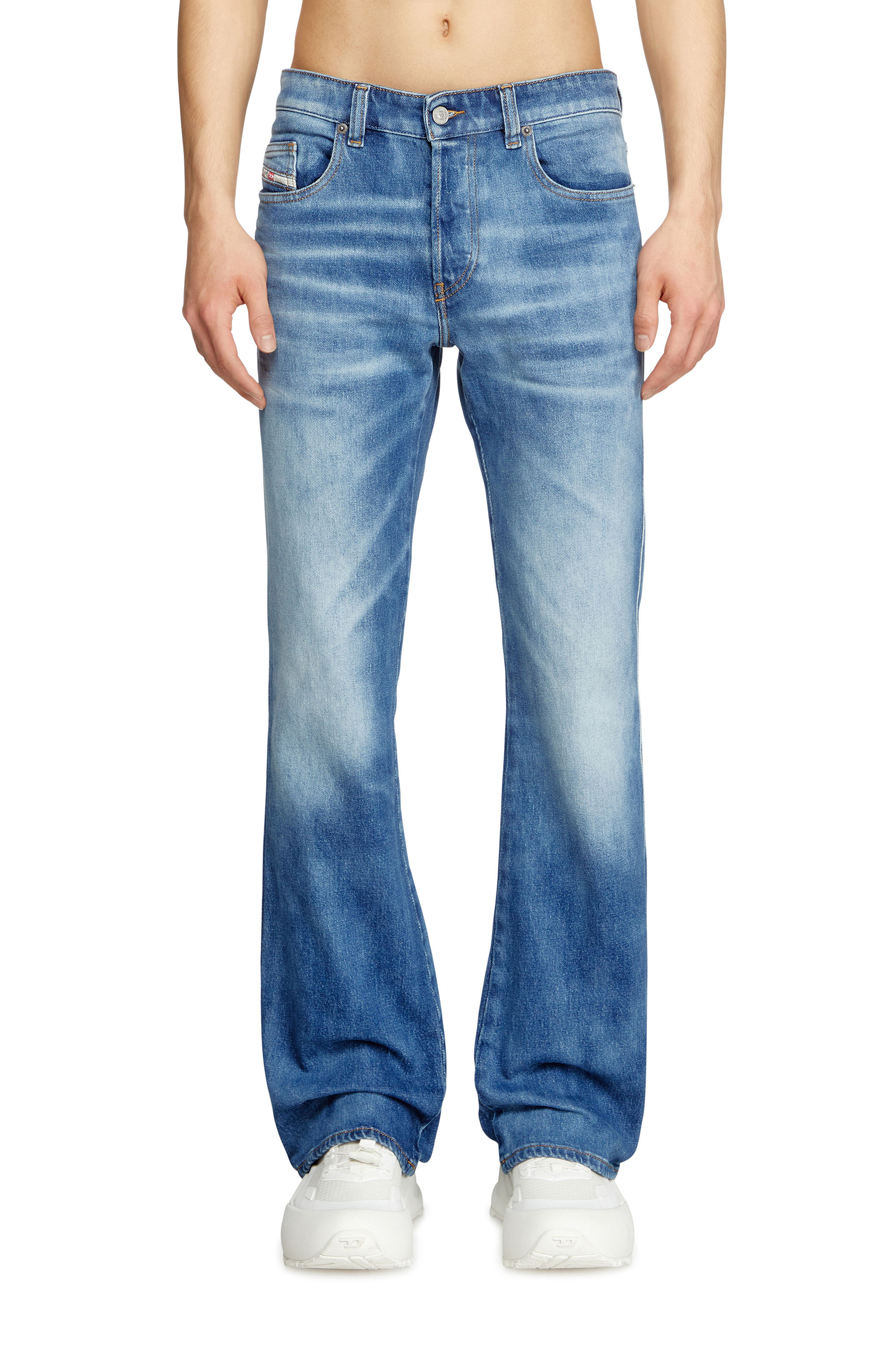 Diesel - Bootcut Jeans 1998 D-Buck 09L19 Uomo, Blu medio - Image 1